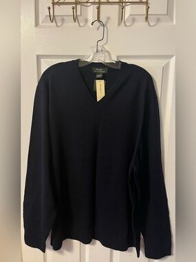 Eddie Bauer Men's Navy V-Neck Sweater